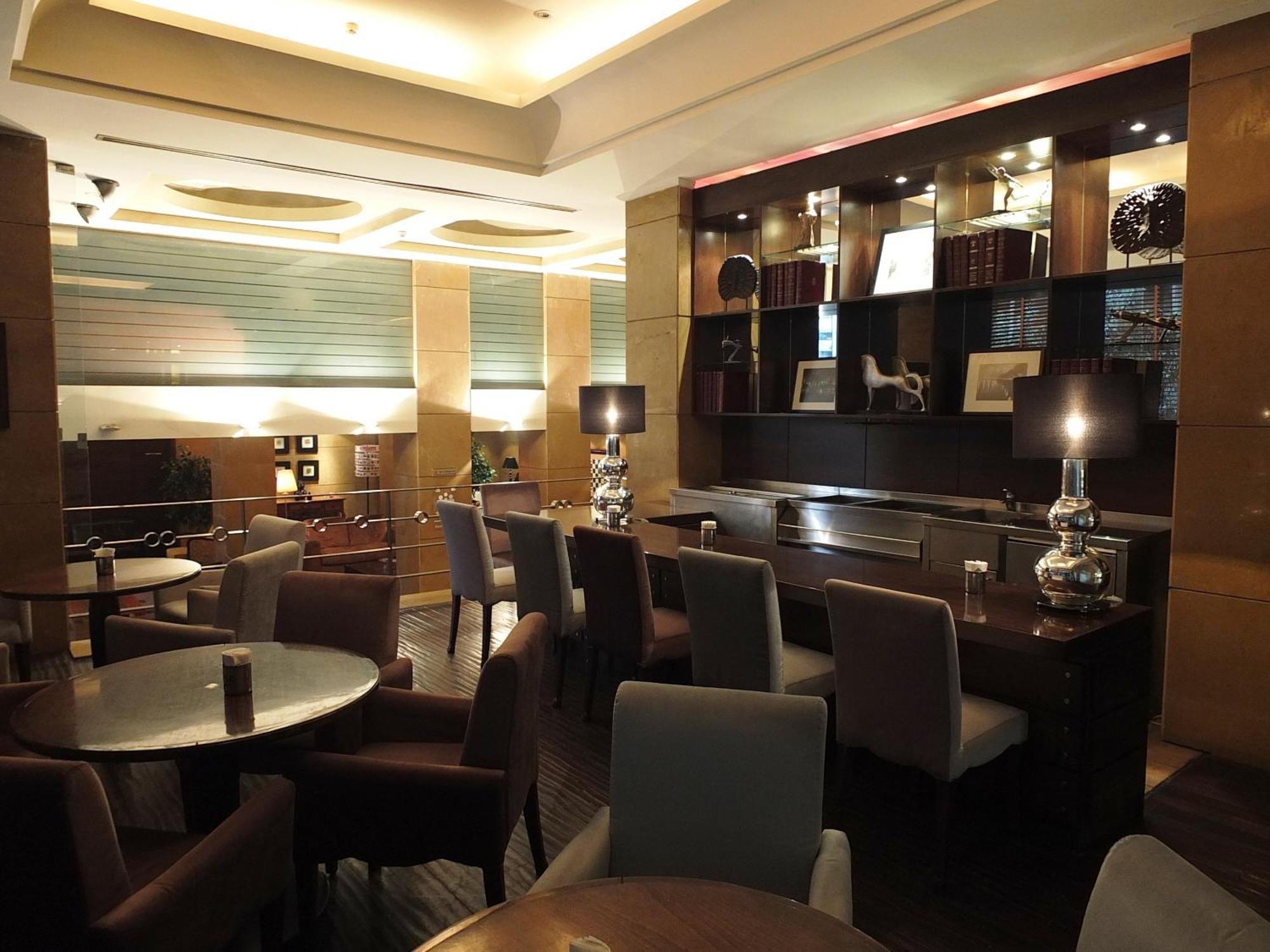 Plaza Hotel Бейрут Экстерьер фото