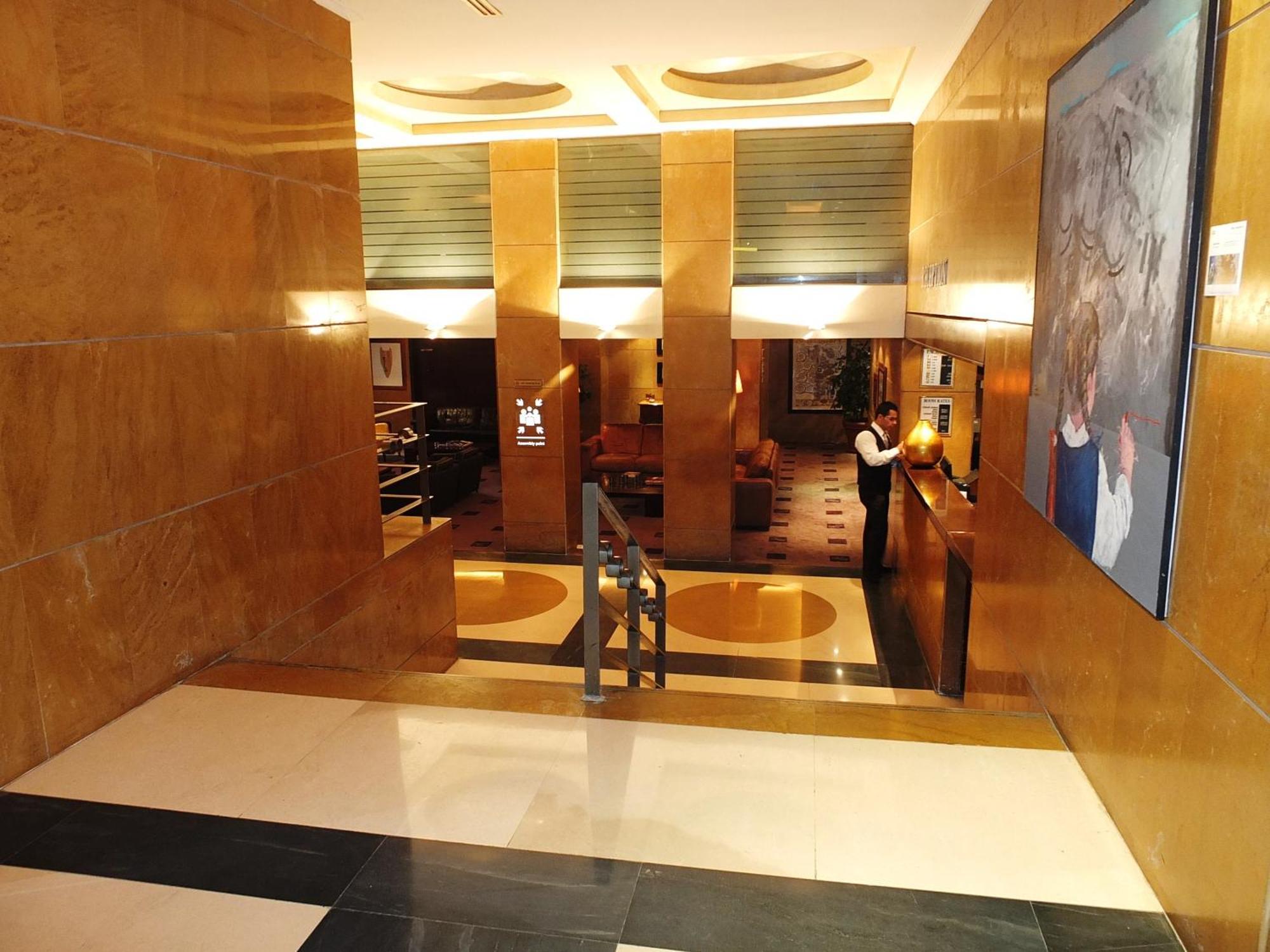 Plaza Hotel Бейрут Экстерьер фото